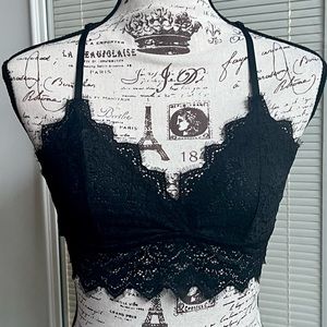 Black Ladder Back Lined Wireless scalloped Eyelash Lace Bralette / Crop Top